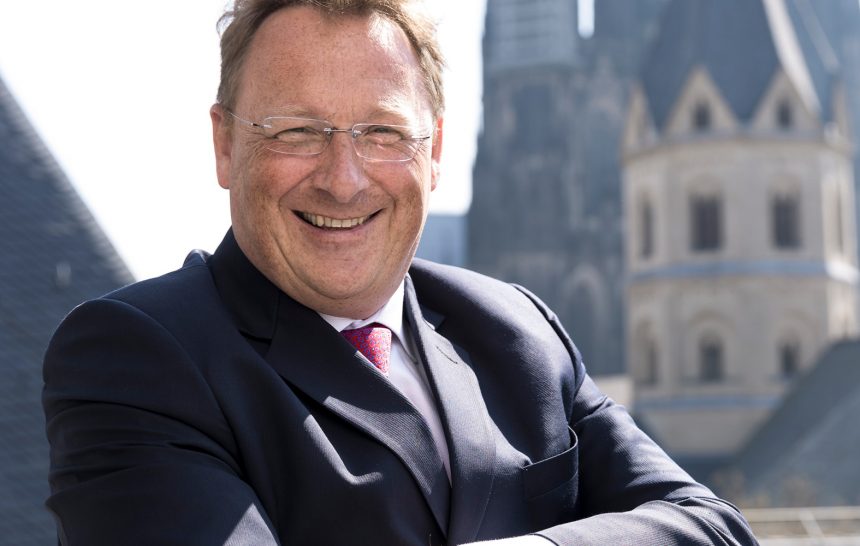 Young Professionals: Berufseinblicke & Tipps eines erfahrenen und erfolgreichen Bankers für angehende Unternehmer Young Professionals: Berufseinblicke & Tipps eines erfahrenen und erfolgreichen Bankers für angehende Unternehmer